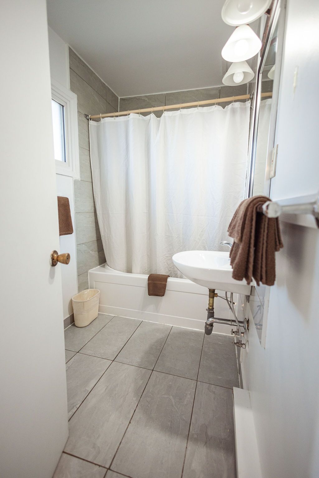 2 Queen Beds, Ground Floor | Bad | Toalettartikler (inkludert) og hårføner