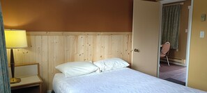 Desk, free WiFi - GOLDPAN MOTEL (Quesnel)
