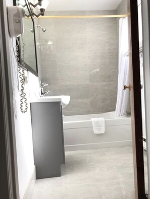 2 Queen Beds, Up Stairs | Bathroom