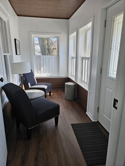 Close to the lake, pet friendly, fenced yard, nicely redone inside. Sleeps eight