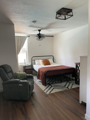 1 bedroom, iron/ironing board, travel cot, free WiFi