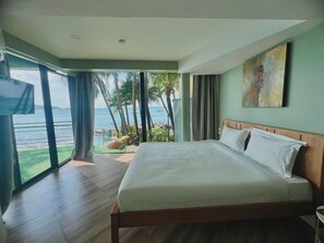 Family Quadruple Room | Minibar, in-room safe, individually decorated, blackout curtains - Patong Sunset Villa Phuket (Patong)