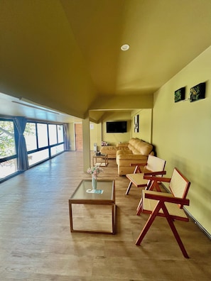 Superior Suite | Living area | LED TV