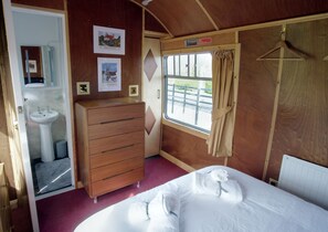 2 bedrooms, in-room safe, iron/ironing board, free WiFi