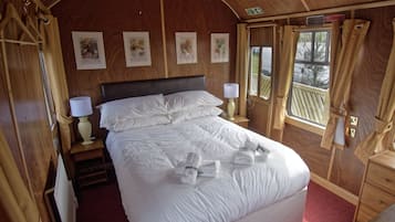 2 chambres, coffres-forts dans les chambres, fer et planche Ă  repasser
