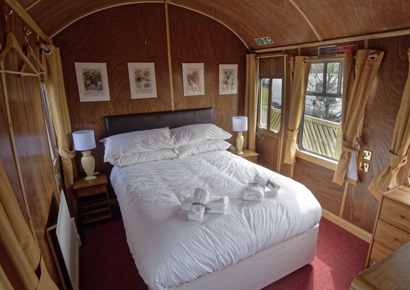 2 bedrooms, in-room safe, iron/ironing board, free WiFi