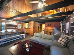 Smart TV, fireplace, ping pong - All Seasons Chalet & Cabin in Sasquatch Resort on Hemlock mountain! (Agassiz)