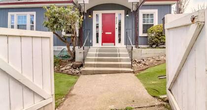 Old Town Tacoma Hot Tub and Fireplace