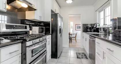 Old Town Tacoma Hot Tub and Fireplace