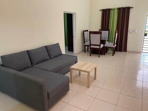 TV - The Place/ The Abril Suite - 3min from the beach! 🏝️ (Puerto Plata)