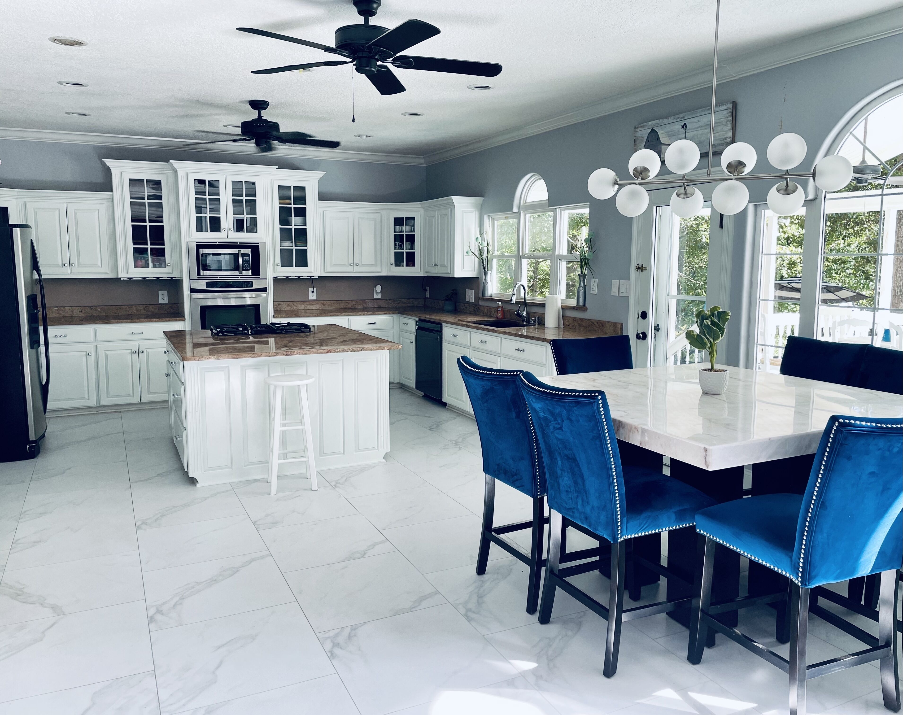 Waterfront~ Lake ~ Sleeps 35 Game Room/Heated Pool