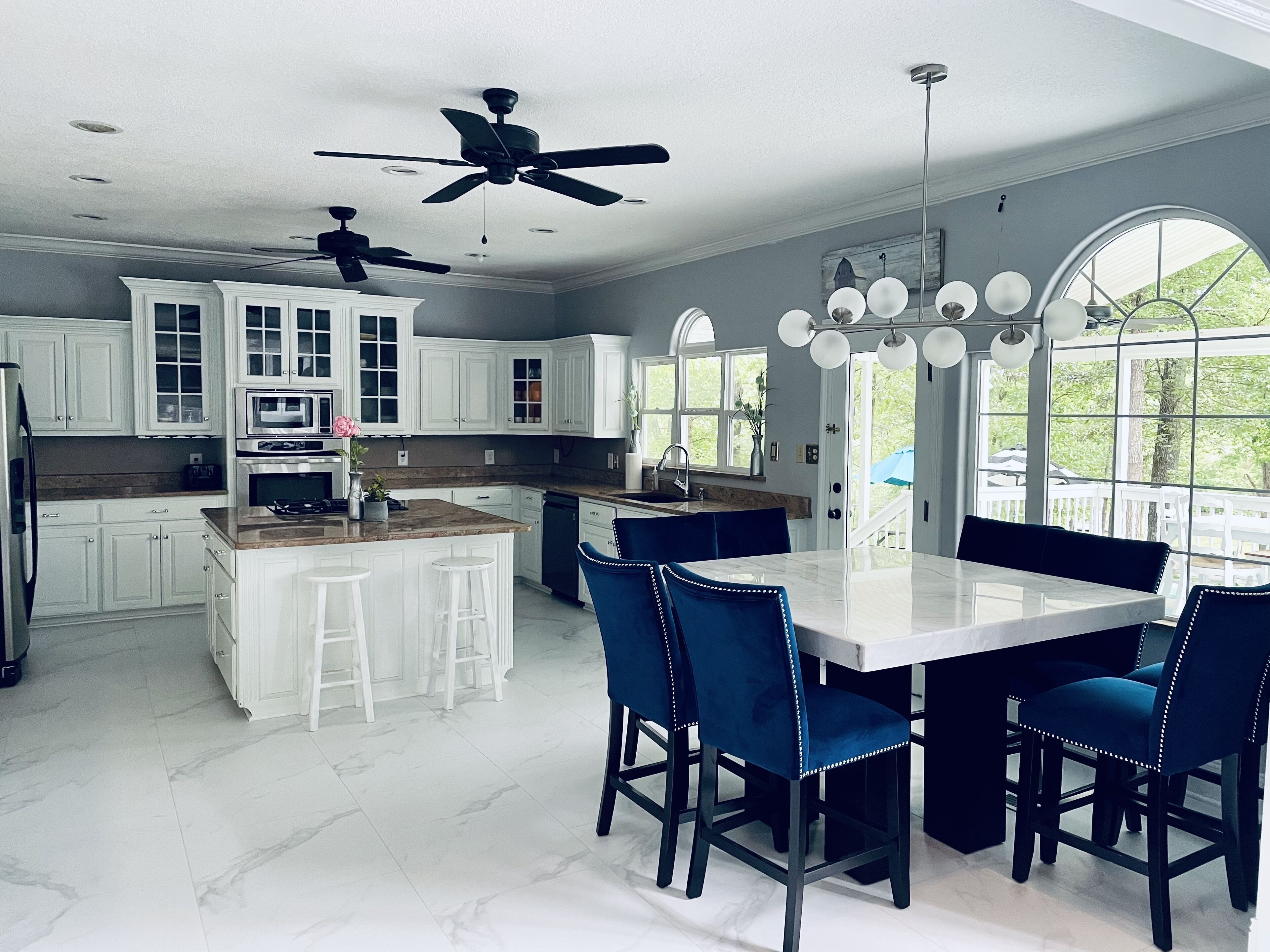 Waterfront~ Lake ~ Sleeps 35 Game Room/Heated Pool