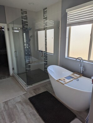 Shower, jetted tub, hair dryer, towels