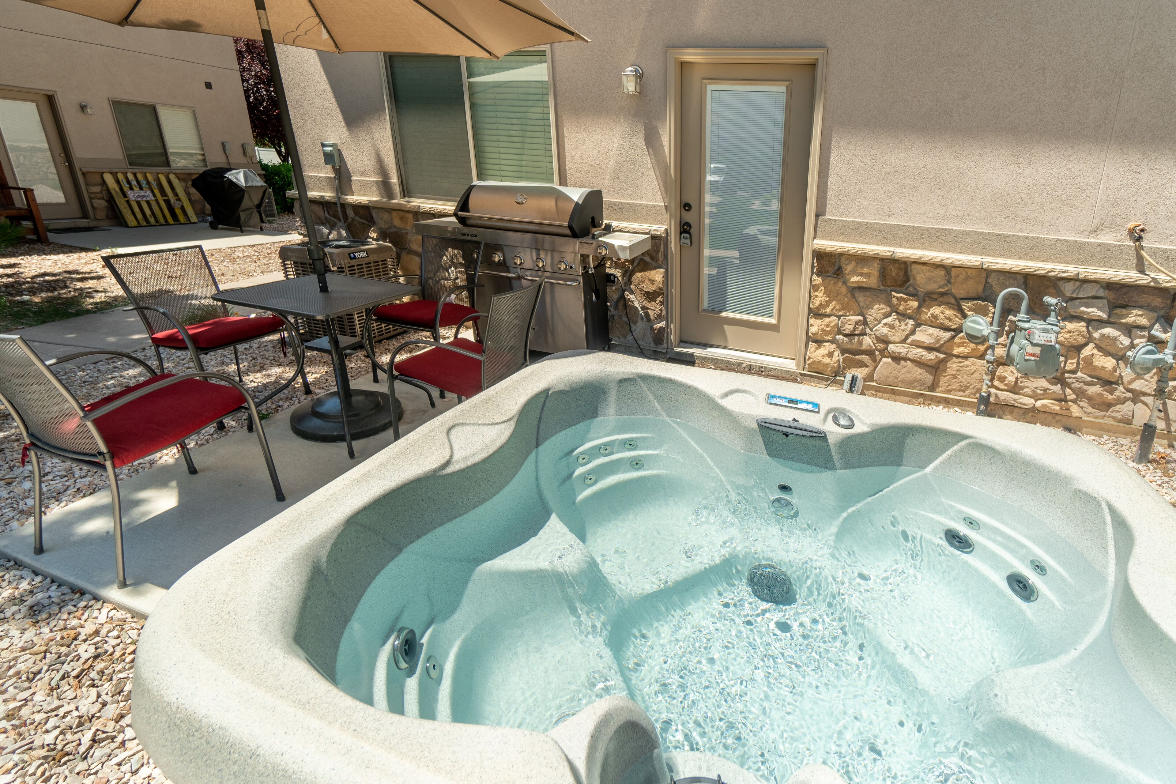 99 Rate Special for Most of 2023! Newly Built,BBQ,Patio, Views, Dedicated HotTub