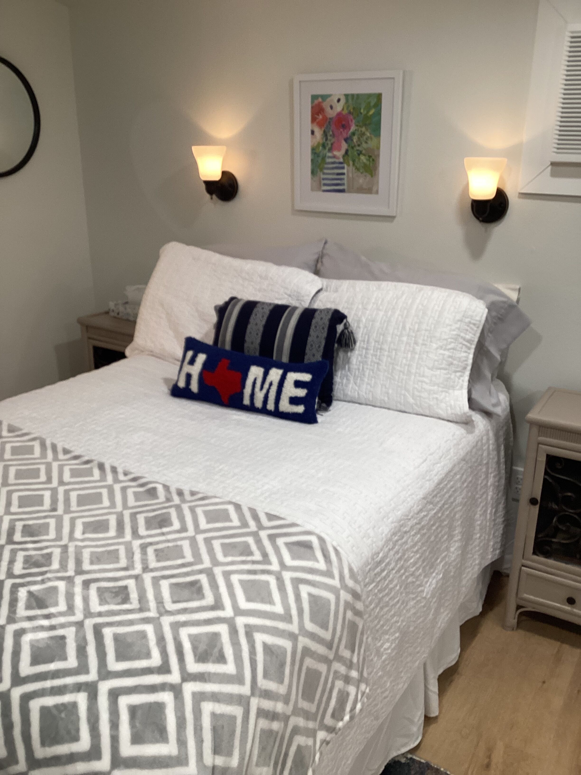 Cozy Guest House - Bastrop, TX
Relax in the pines! 