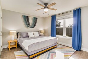 4 bedrooms, iron/ironing board, WiFi, bed sheets