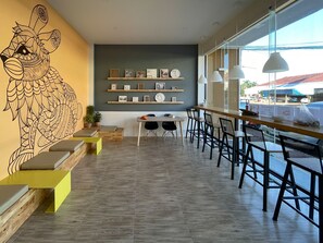 Televisión de pantalla plana de 60 pulgadas con canales digitales 