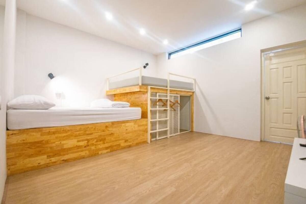1 bedroom, hypo-allergenic bedding, soundproofing, iron/ironing board