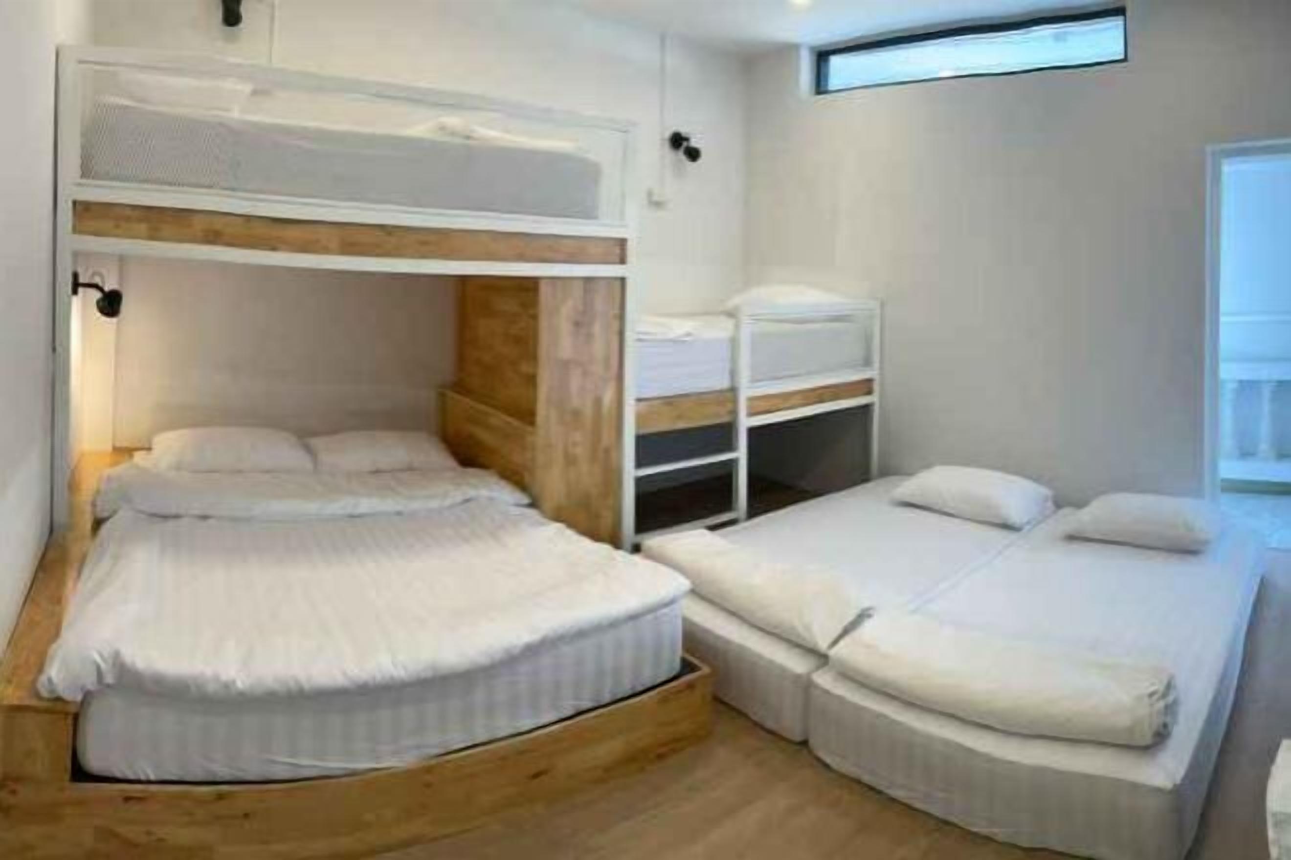 Ropa de cama hipoalergénica y sistema de insonorización 