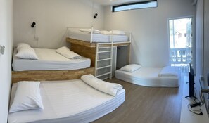 Habitació estàndard, 2 llits de matrimoni | Roba de llit hipoal·lergògena i habitacions insonoritzades 