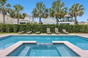 Alberca techada y alberca climatizada