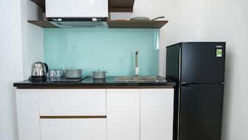Family Studio Suite, 1 Bedroom | Private kitchen | Electric kettle