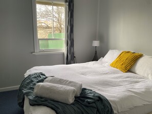 3 bedrooms, iron/ironing board, free WiFi, bed sheets