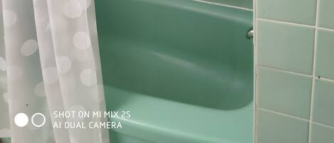 Secador de cabelo, toalhas de banho, sabonete