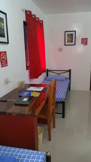 Room - German House (Madrid)