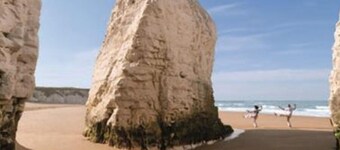 This cottage is a 4 bedroom(s), 2 bathrooms, located in Broadstairs, England.