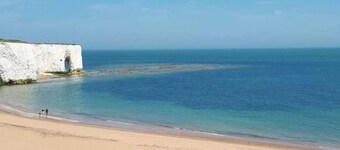This cottage is a 4 bedroom(s), 2 bathrooms, located in Broadstairs, England.