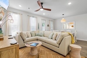 TV - Luxury on Greens w/ Pool, Nearby Golf, Barefoot (North Myrtle Beach)