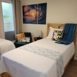2 bedrooms, iron/ironing board, free WiFi, bed sheets - PERFECT 2 bdrm near beach, eateries, shopping, activities Very nice & so clean! (Kapaa)