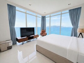Family Suite | Egyptian cotton sheets, premium bedding, pillowtop beds