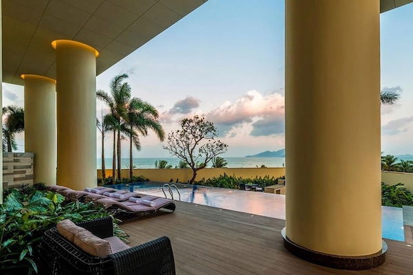 15 outdoor pools