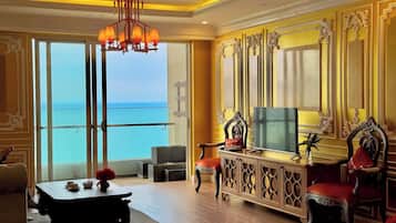 Panoramic Suite | Living area | 48-inch flat-screen TV with digital channels, TV