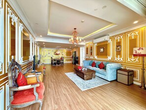 Panoramic Suite | Living area
