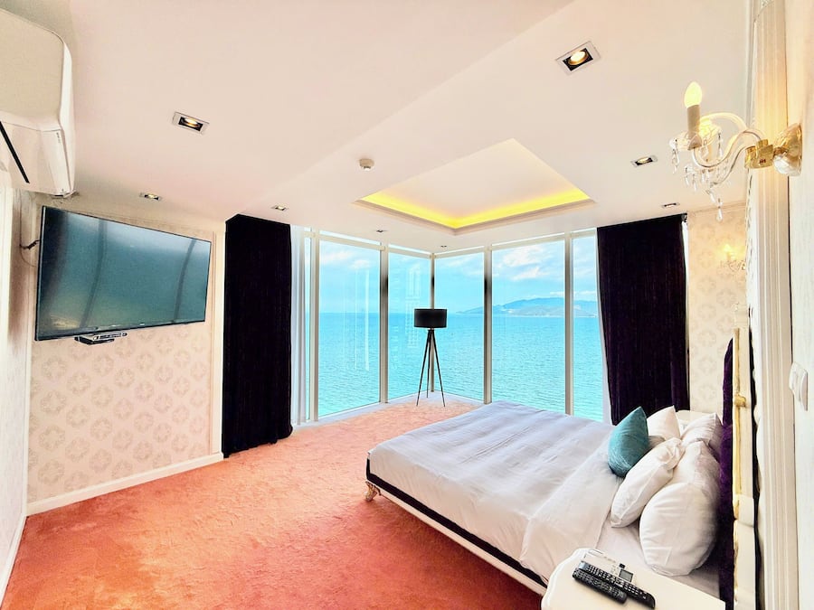 Panoramic Suite | Egyptian cotton sheets, premium bedding, pillowtop beds