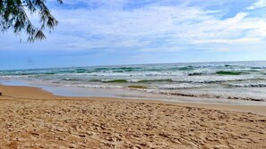 Una playa cerca, arena blanca, traslado desde/hacia la playa gratis