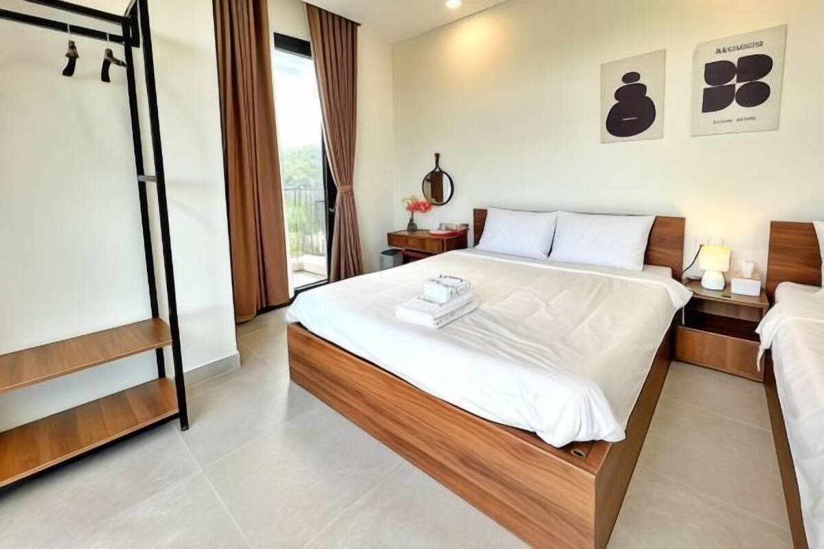 Egyptian cotton sheets, premium bedding, memory foam beds, minibar