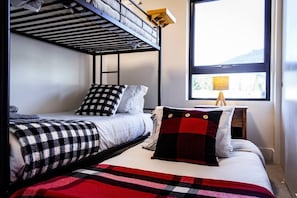 2 habitaciones, tabla de planchar con plancha, wifi y ropa de cama
