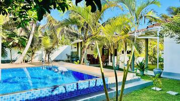 Outdoor pool, pool umbrellas, sun loungers