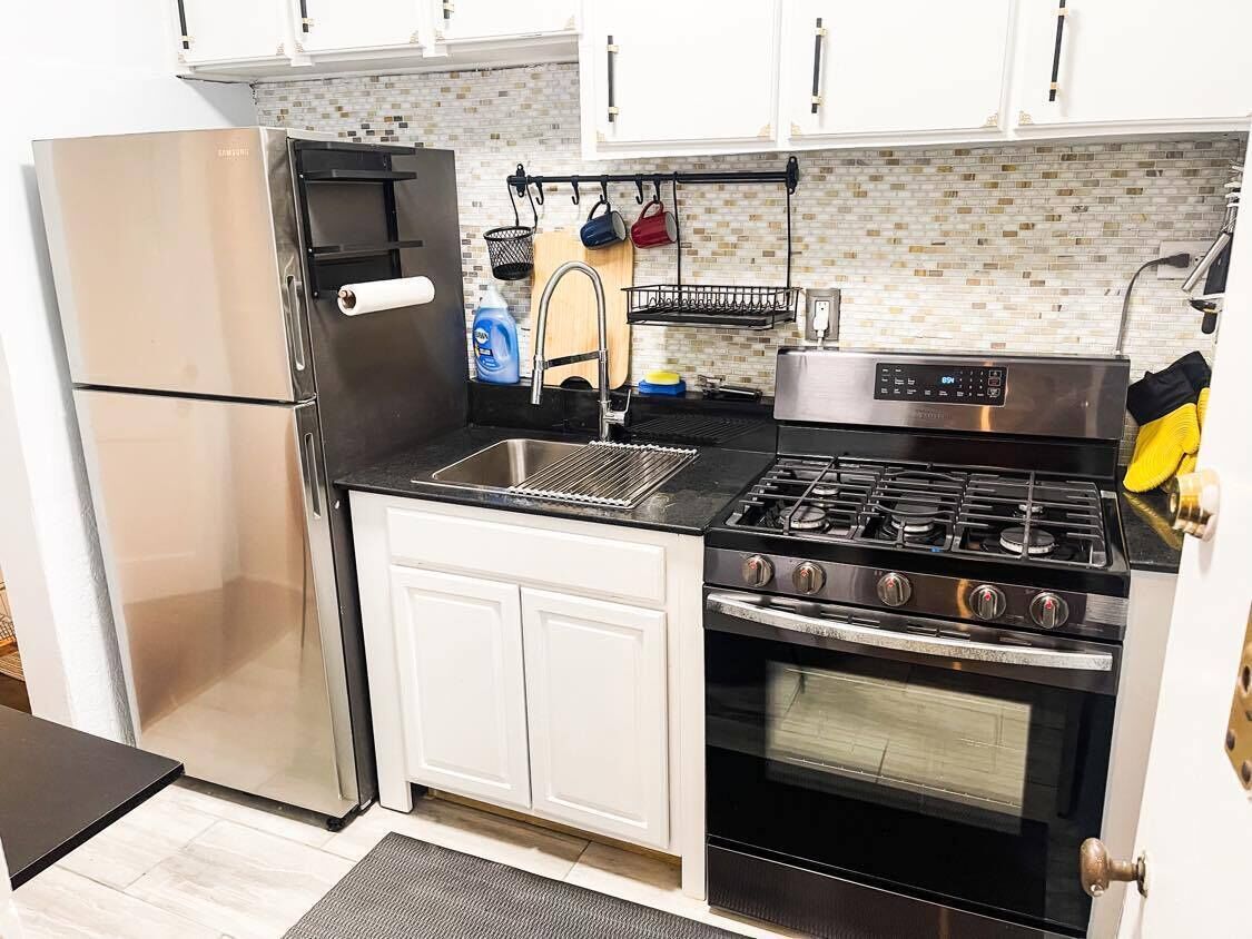 NEWLY RENOVATED APARTMENT STEPS FROM GREEN LINE BRIGHTON BROOKLINE