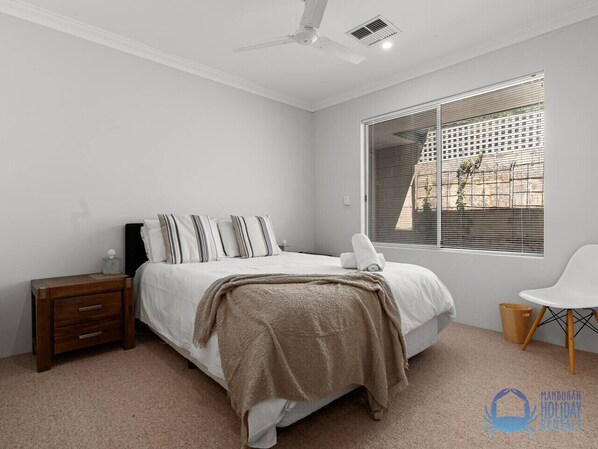 5 bedrooms, iron/ironing board, free WiFi, bed sheets