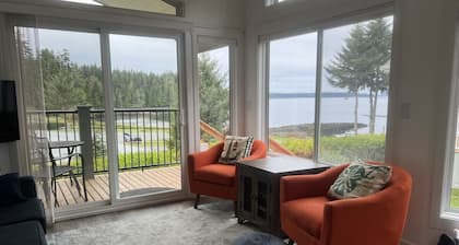 02 - Orca Lookout Cottage By The Sea at Alder Bay