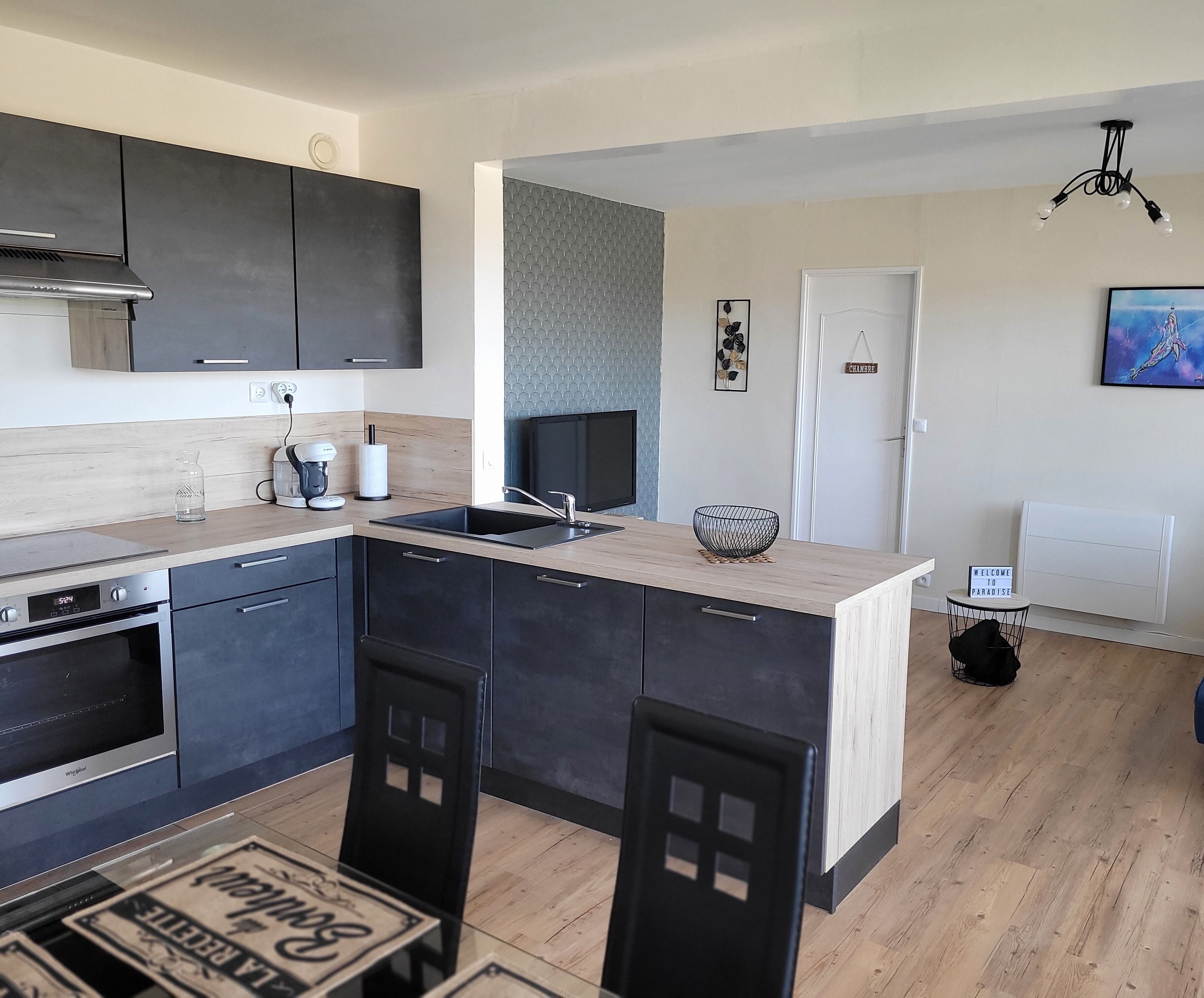 Apparemment sur le Port , vue mer . A Proximité de Toutes les Commodités à Pied