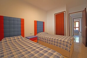 3 camere, ferro/asse da stiro, Wi-Fi (a pagamento)