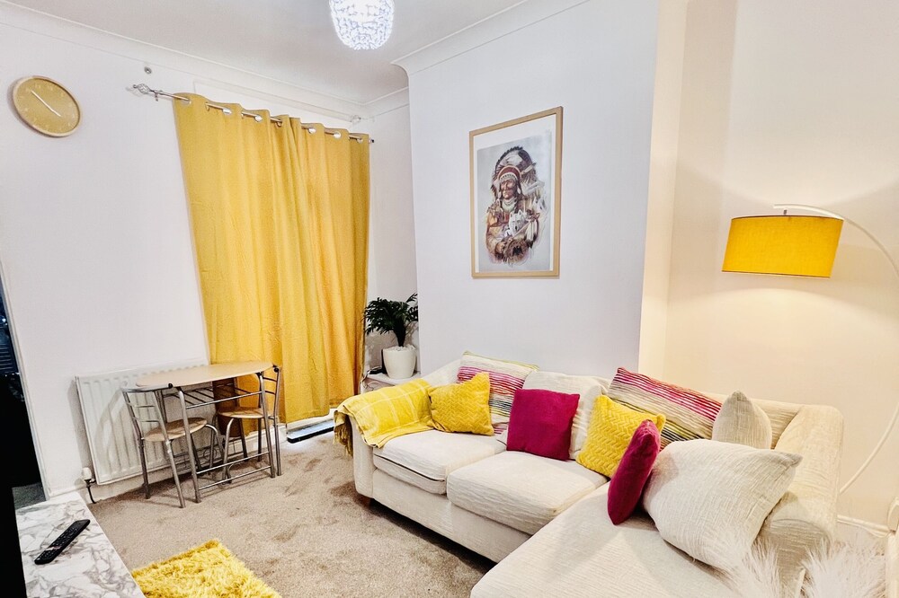 Lovely 3bed on quiet street