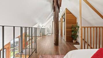 2 bedrooms, desk, iron/ironing board, travel crib