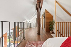 2 Schlafzimmer, Schreibtisch, Bügeleisen/Bügelbrett, Reisekinderbett